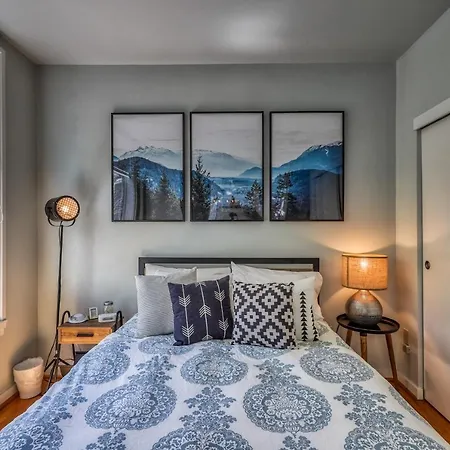 Belltown Court South Apartment